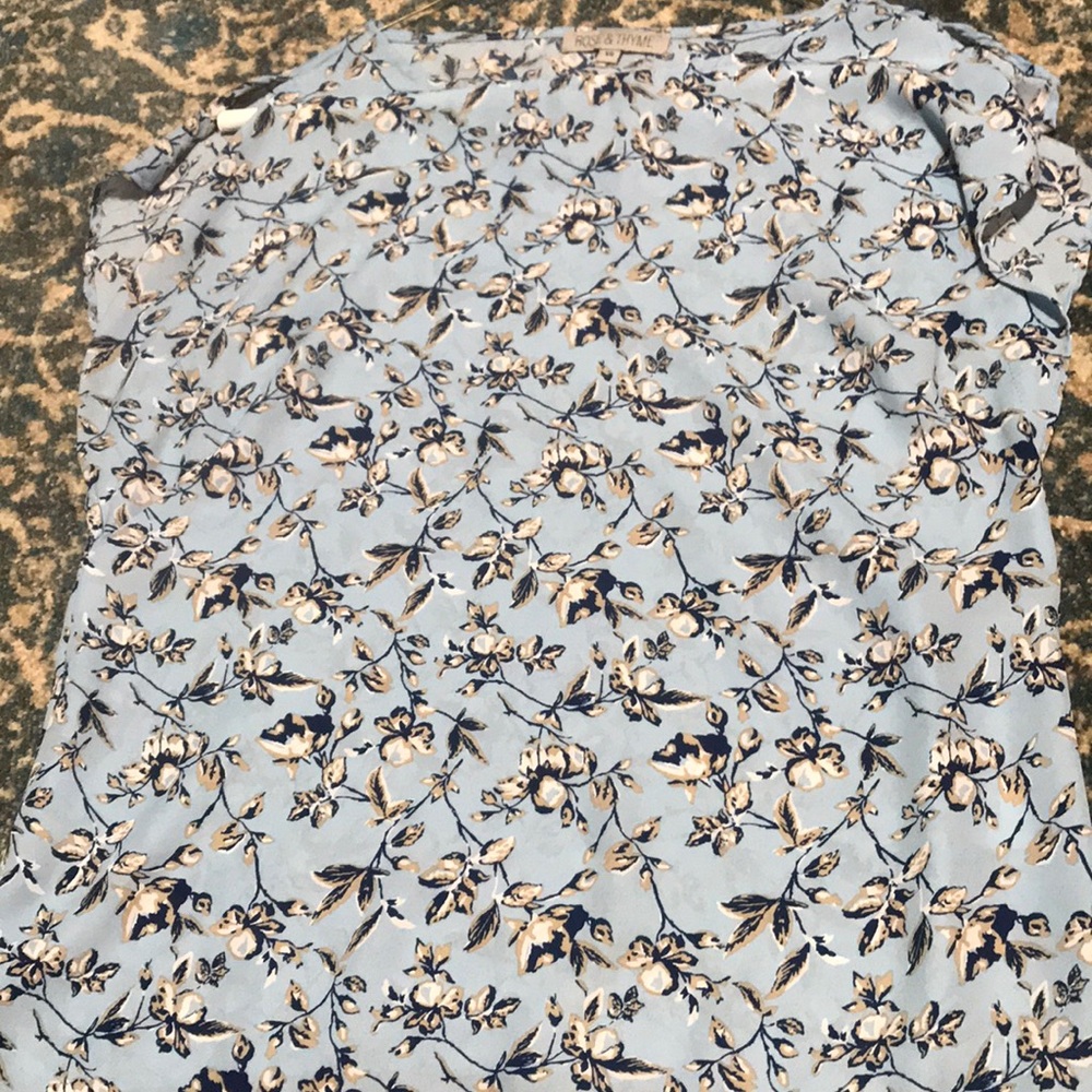 Cute floral XS blouse